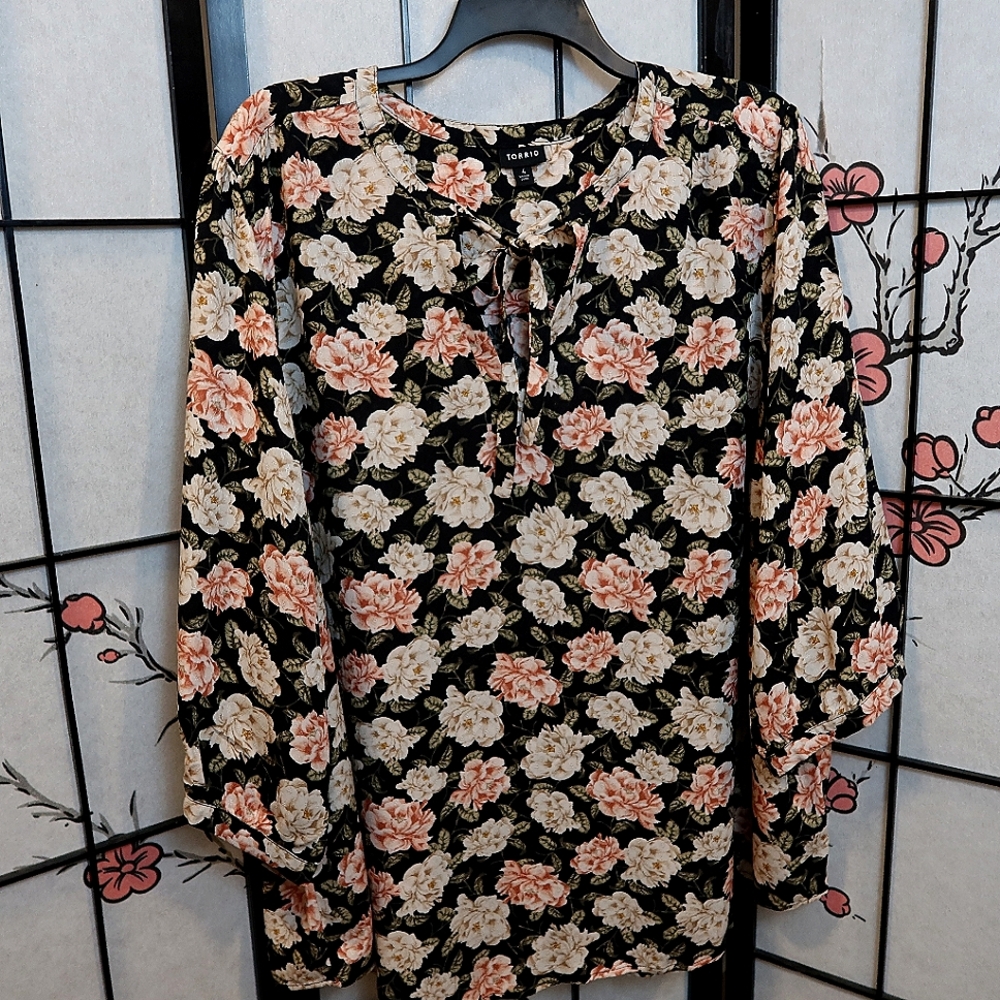 Torrid Tie Neck Keyhole Floral Black Pink Cream Long Sleeve Blouse Size 4X